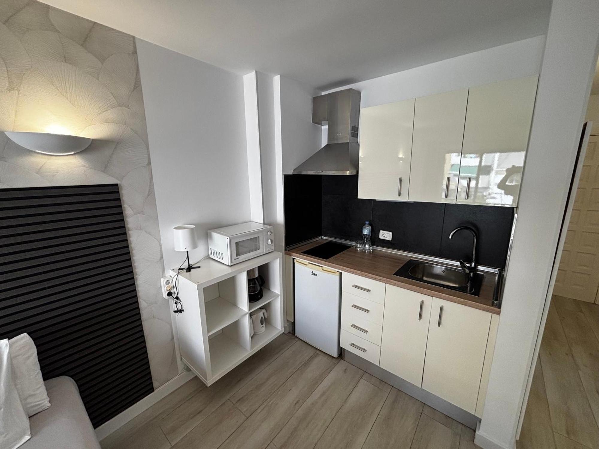 Cozy Studio In Los Cristianos Beach Free Wifi Arona  Buitenkant foto